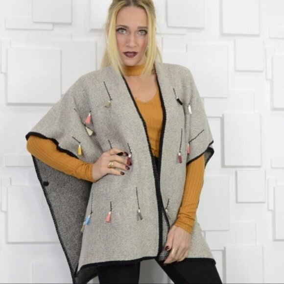 Poncho TASSEL DETAILED PONCHO SWEATER - Picture 3 of 4